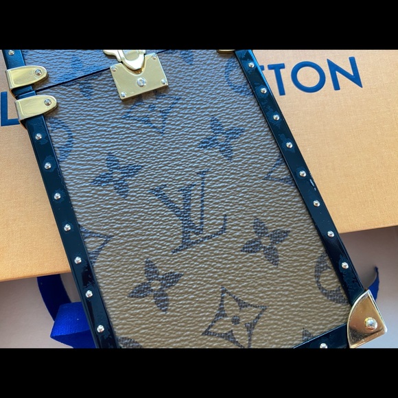Louis Vuitton iPhone 7 Plus Cover - Picture 4 of 10